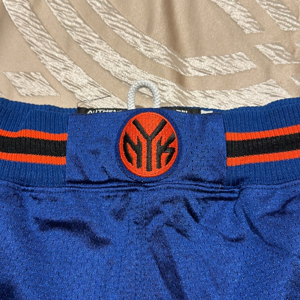 New York Knicks Vintage Player Shorts Size 36 **MINT** - Picture 2 of 6
